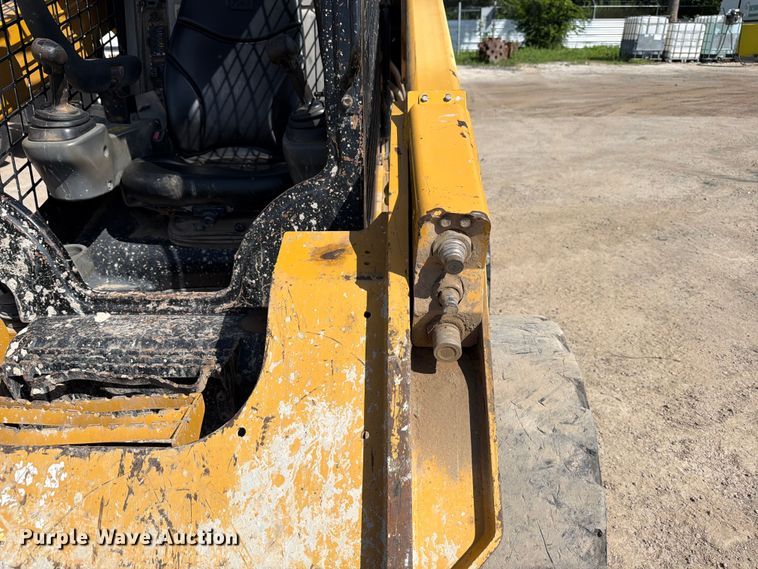 image for item ED5298 2017 Caterpillar 262D skid steer loader