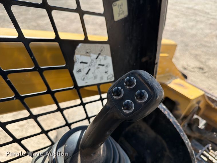 image for item ED5298 2017 Caterpillar 262D skid steer loader