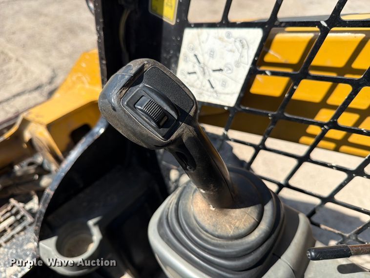 image for item ED5298 2017 Caterpillar 262D skid steer loader