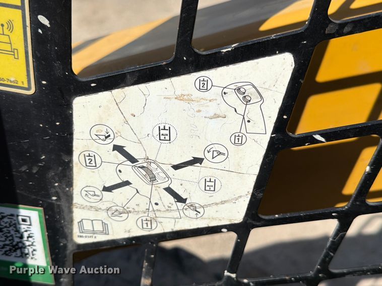 image for item ED5298 2017 Caterpillar 262D skid steer loader
