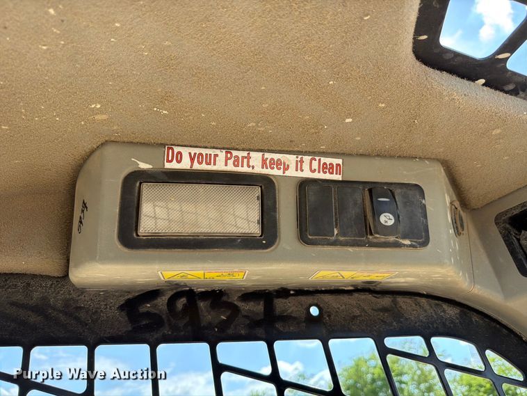 image for item ED5298 2017 Caterpillar 262D skid steer loader