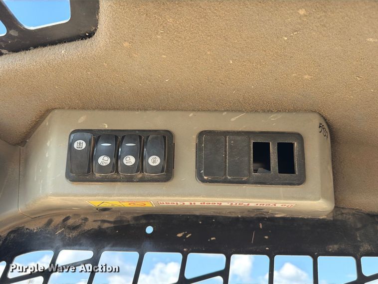 image for item ED5298 2017 Caterpillar 262D skid steer loader