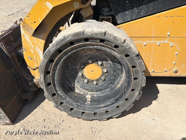 image for item ED5298 2017 Caterpillar 262D skid steer loader