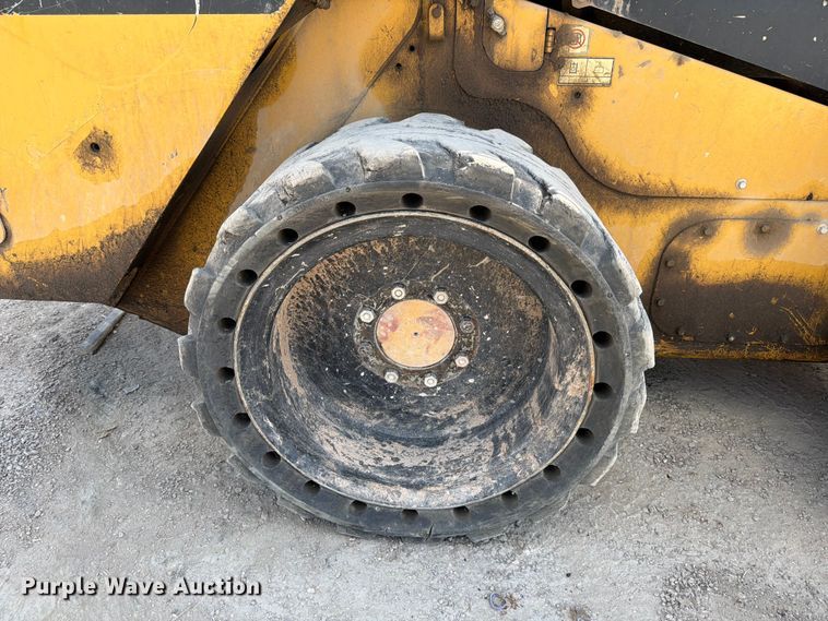 image for item ED5298 2017 Caterpillar 262D skid steer loader