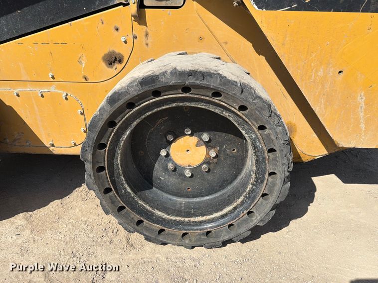 image for item ED5298 2017 Caterpillar 262D skid steer loader