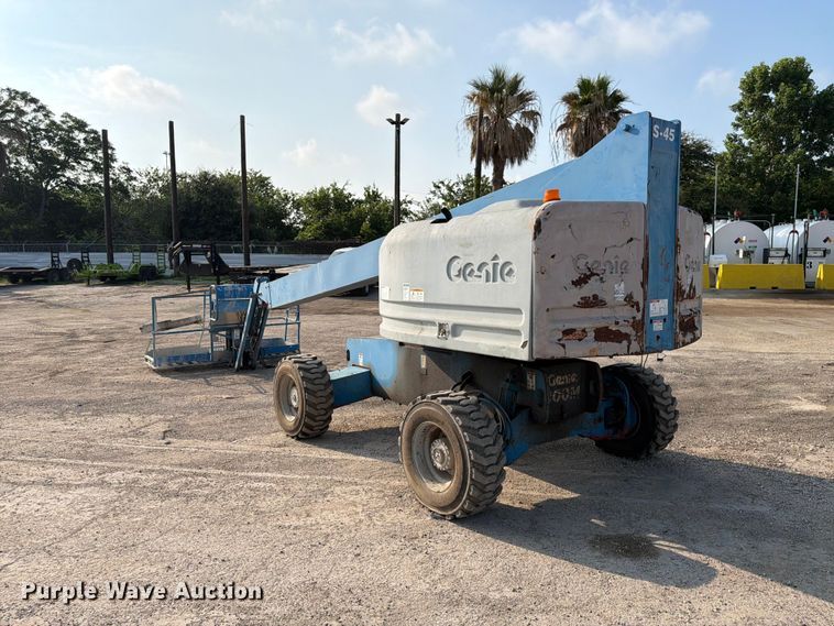 image for item ED5299 2000 Genie S-45 boom lift