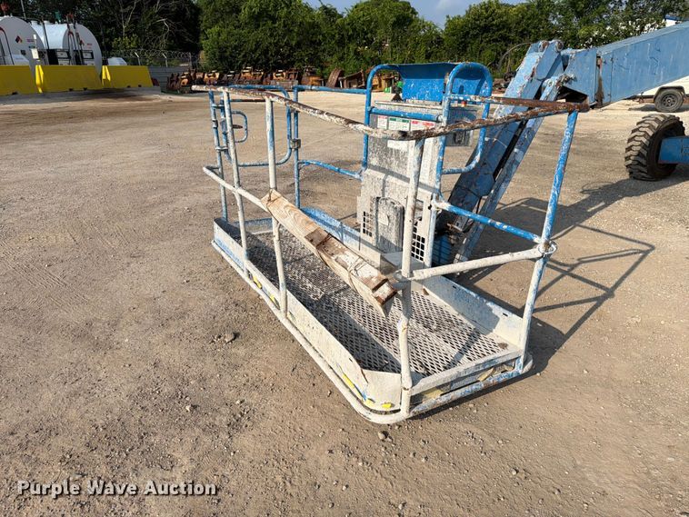 image for item ED5299 2000 Genie S-45 boom lift