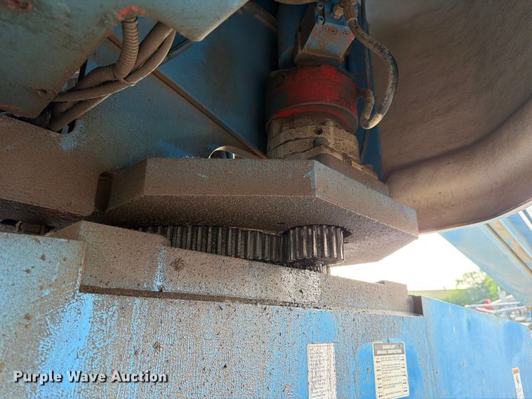 image for item ED5299 2000 Genie S-45 boom lift
