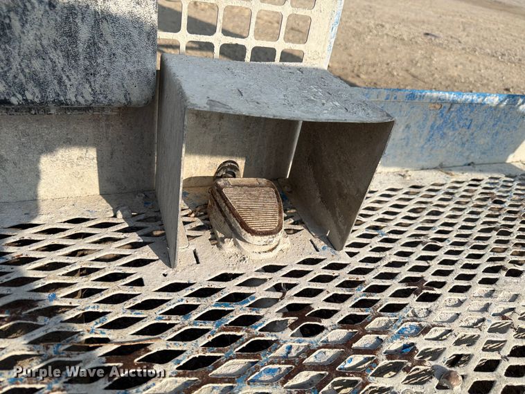 image for item ED5299 2000 Genie S-45 boom lift