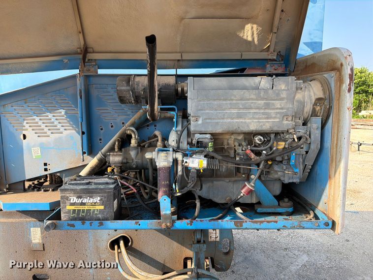 image for item ED5299 2000 Genie S-45 boom lift