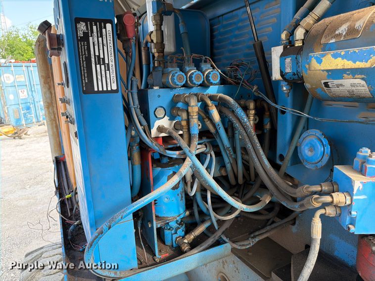 image for item ED5299 2000 Genie S-45 boom lift