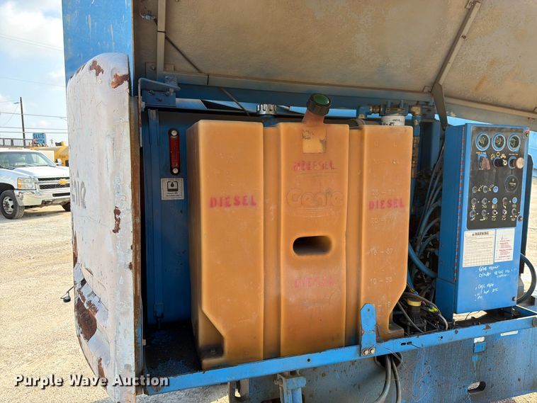 image for item ED5299 2000 Genie S-45 boom lift