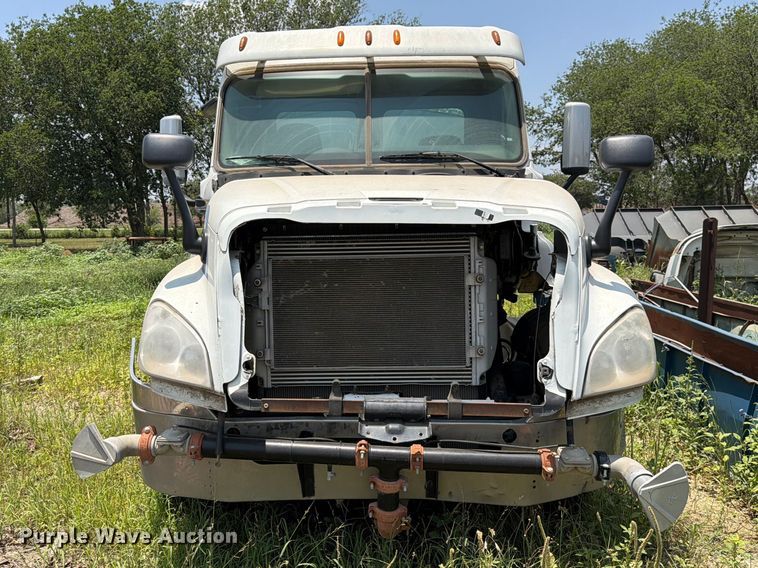 image for item ED5304 2011 Freightliner Cascadia water truck