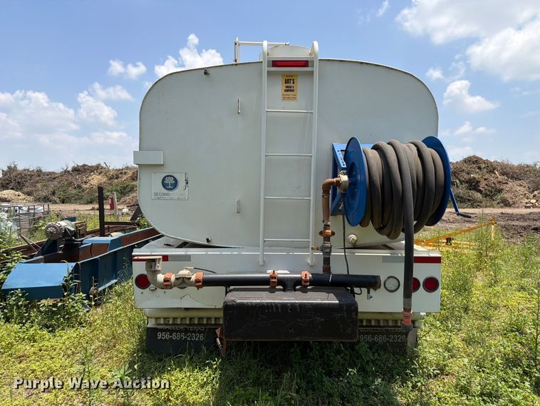 image for item ED5304 2011 Freightliner Cascadia water truck