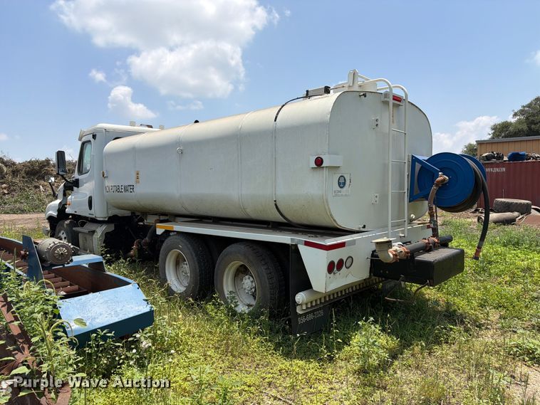 image for item ED5304 2011 Freightliner Cascadia water truck