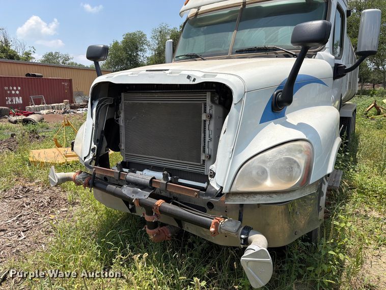image for item ED5304 2011 Freightliner Cascadia water truck