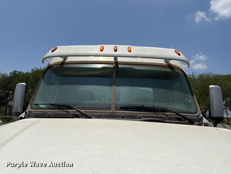 image for item ED5304 2011 Freightliner Cascadia water truck