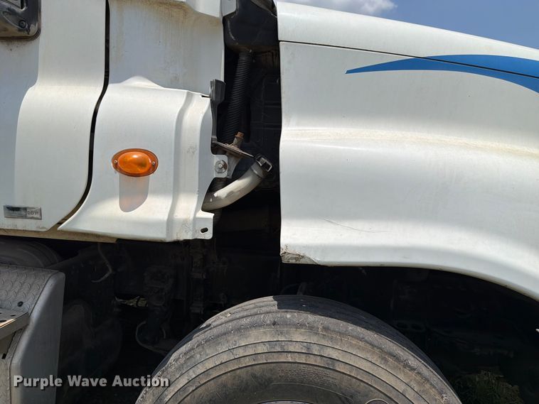 image for item ED5304 2011 Freightliner Cascadia water truck