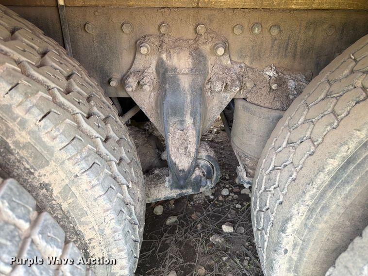 image for item ED5304 2011 Freightliner Cascadia water truck