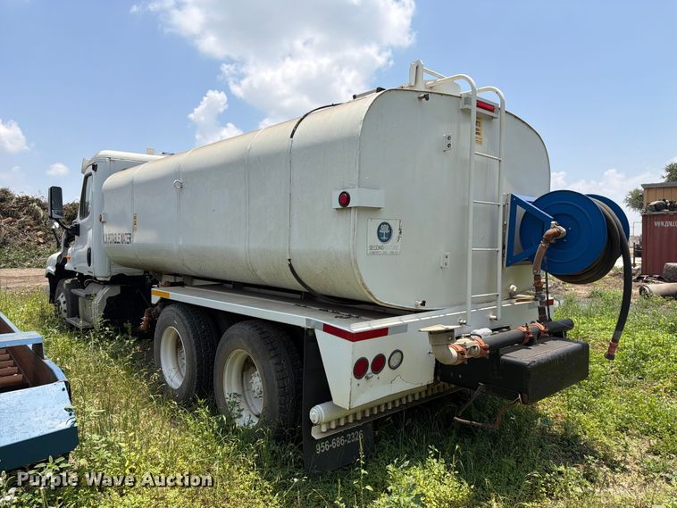 image for item ED5304 2011 Freightliner Cascadia water truck