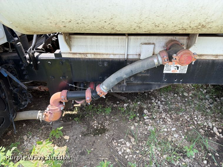 image for item ED5304 2011 Freightliner Cascadia water truck