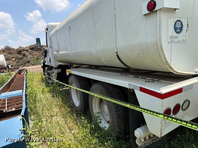 image for item ED5304 2011 Freightliner Cascadia water truck