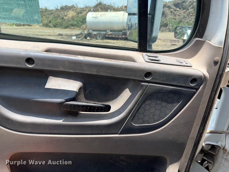 image for item ED5304 2011 Freightliner Cascadia water truck