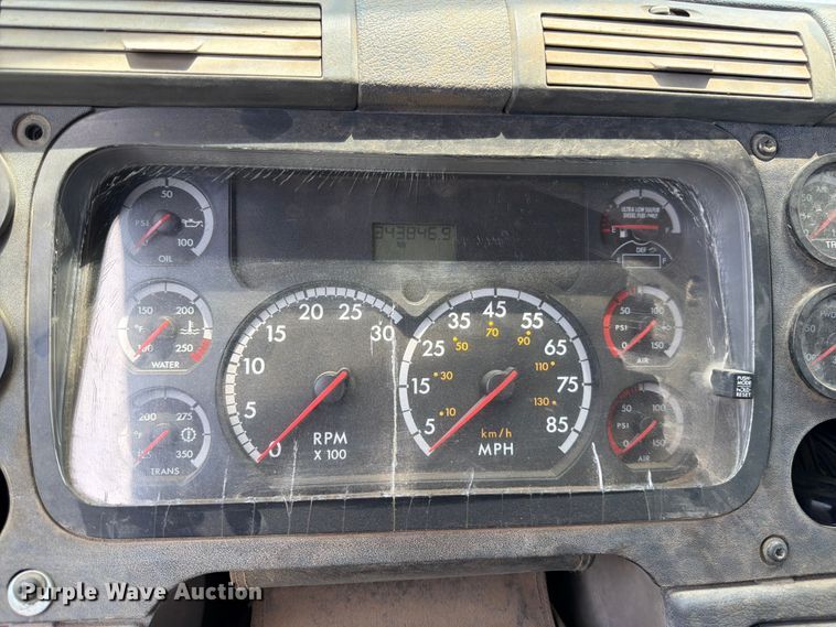 image for item ED5304 2011 Freightliner Cascadia water truck