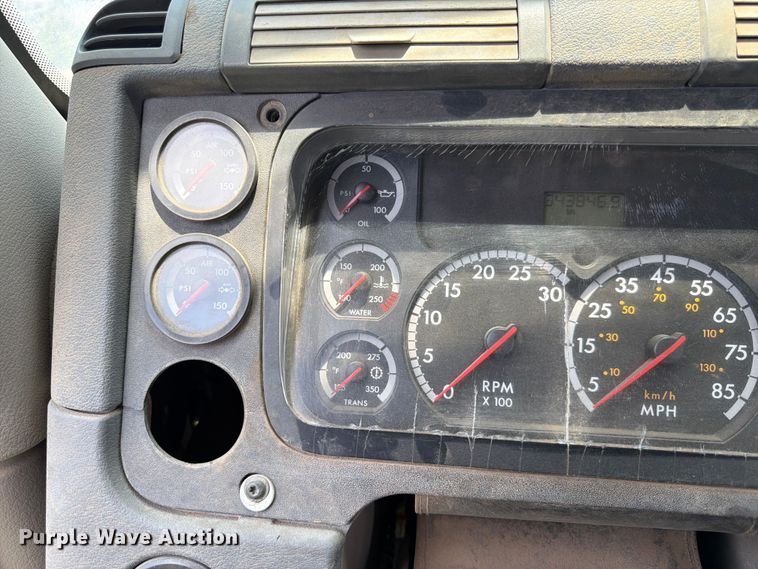 image for item ED5304 2011 Freightliner Cascadia water truck