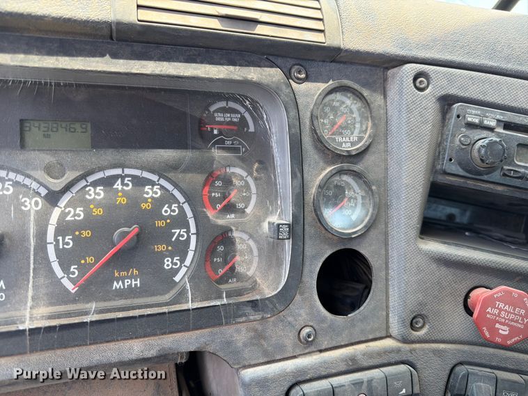 image for item ED5304 2011 Freightliner Cascadia water truck
