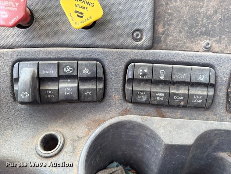 image for item ED5304 2011 Freightliner Cascadia water truck
