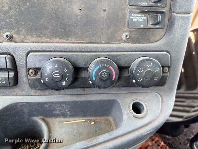 image for item ED5304 2011 Freightliner Cascadia water truck