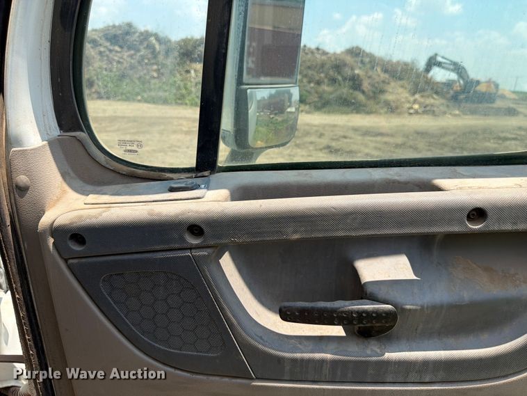 image for item ED5304 2011 Freightliner Cascadia water truck