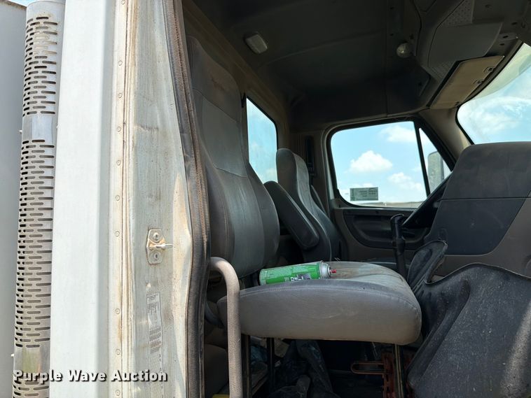image for item ED5304 2011 Freightliner Cascadia water truck