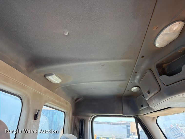 image for item ED5304 2011 Freightliner Cascadia water truck