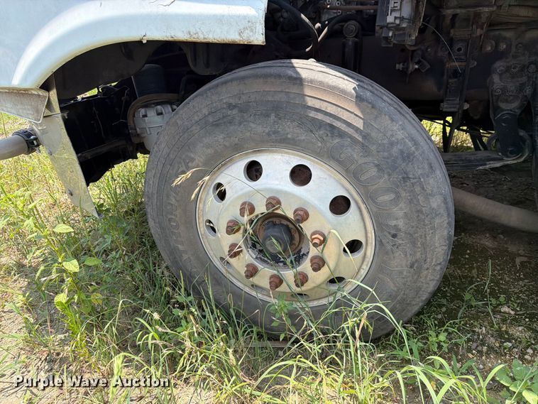 image for item ED5304 2011 Freightliner Cascadia water truck