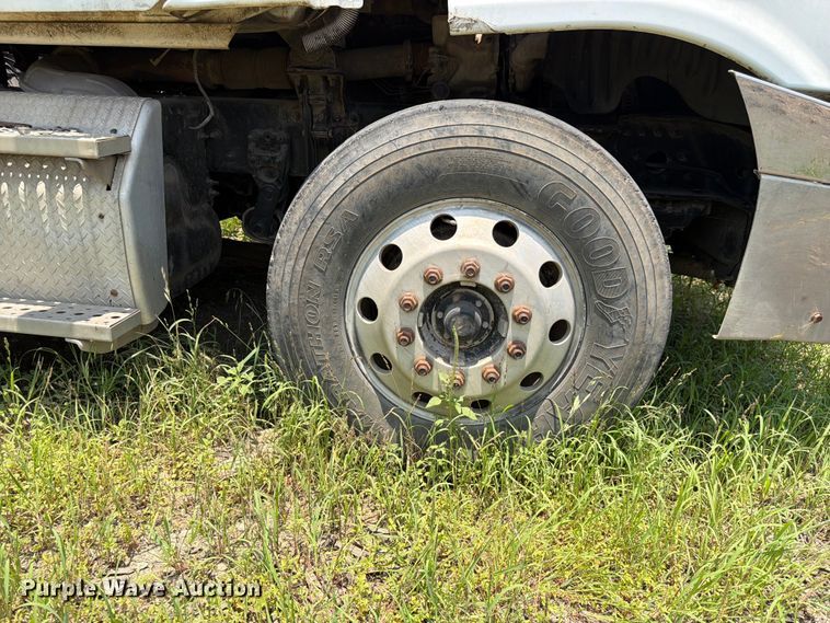 image for item ED5304 2011 Freightliner Cascadia water truck