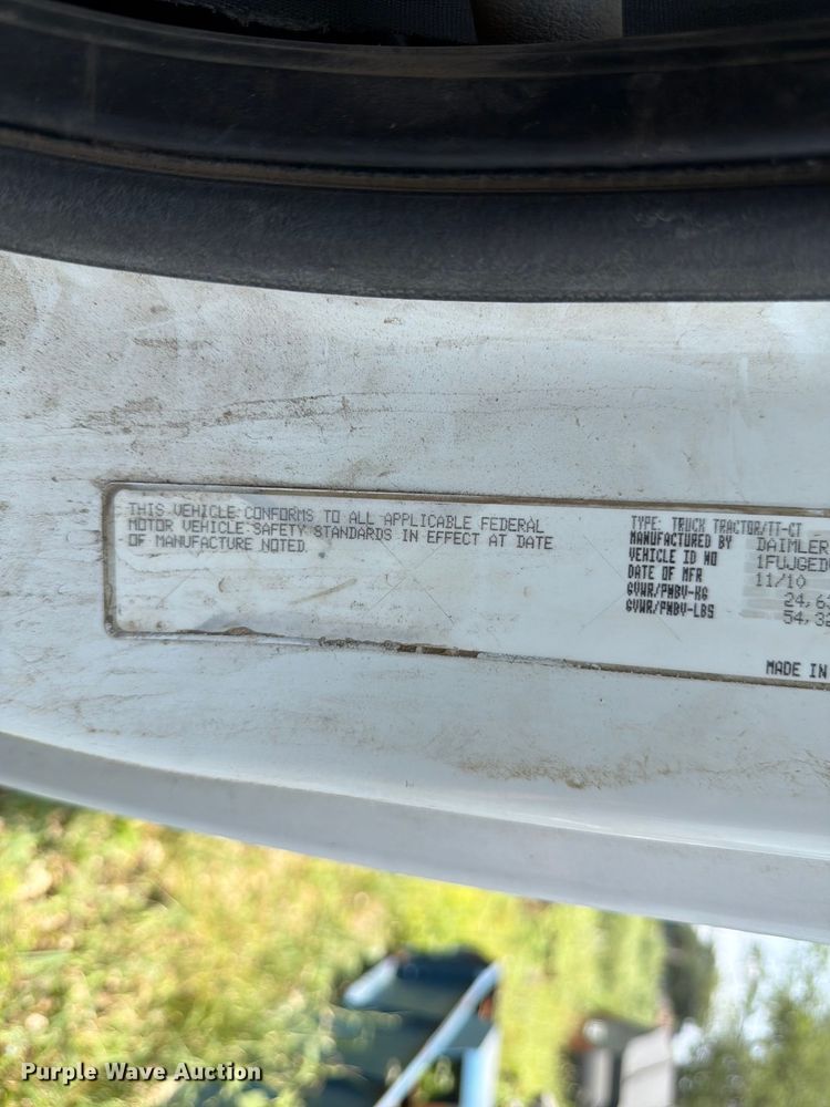 image for item ED5304 2011 Freightliner Cascadia water truck