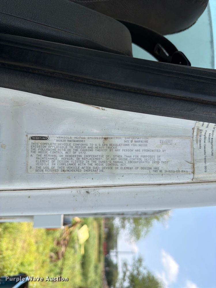 image for item ED5304 2011 Freightliner Cascadia water truck