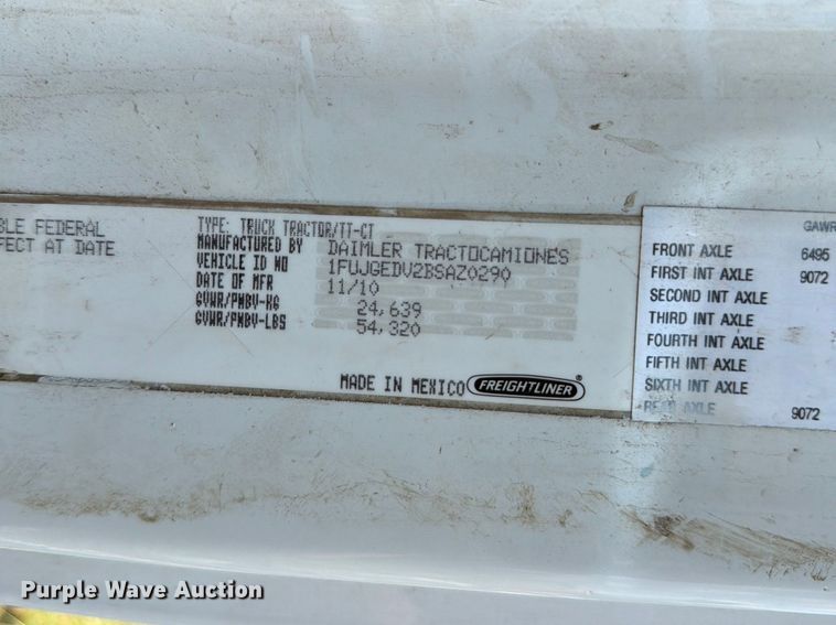 image for item ED5304 2011 Freightliner Cascadia water truck