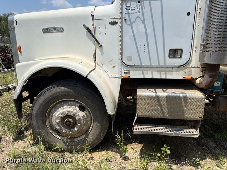 image for item ED5307 1986 Freightliner Conventional water truck