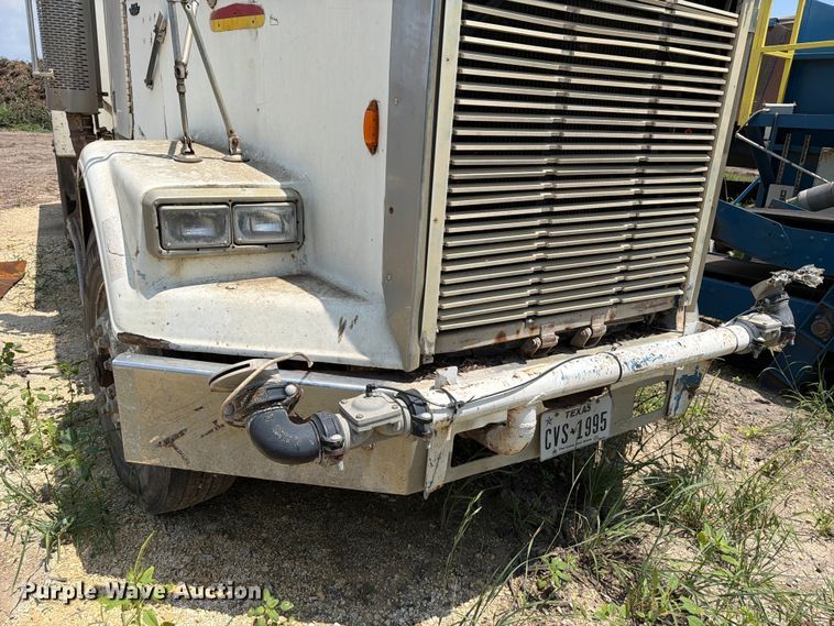 image for item ED5307 1986 Freightliner Conventional water truck