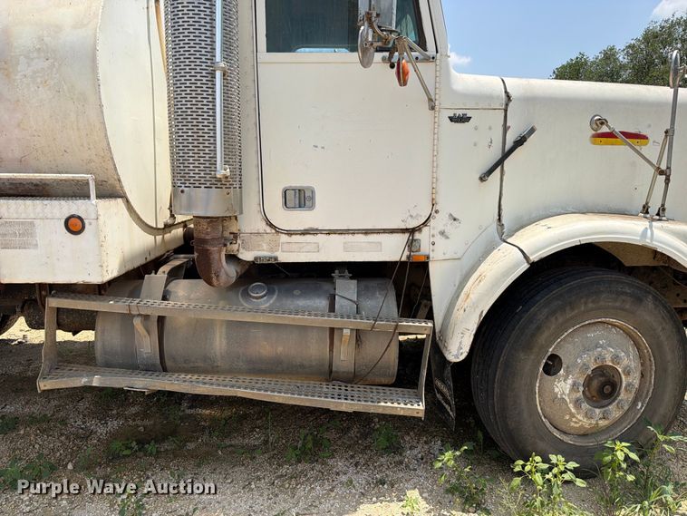 image for item ED5307 1986 Freightliner Conventional water truck