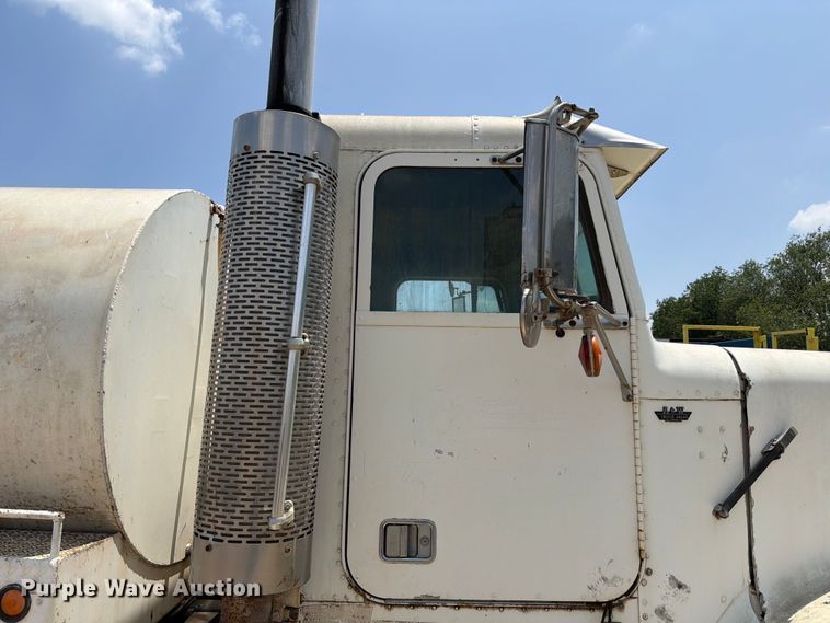 image for item ED5307 1986 Freightliner Conventional water truck