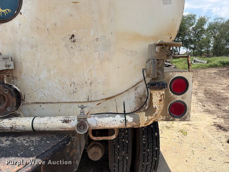 image for item ED5307 1986 Freightliner Conventional water truck
