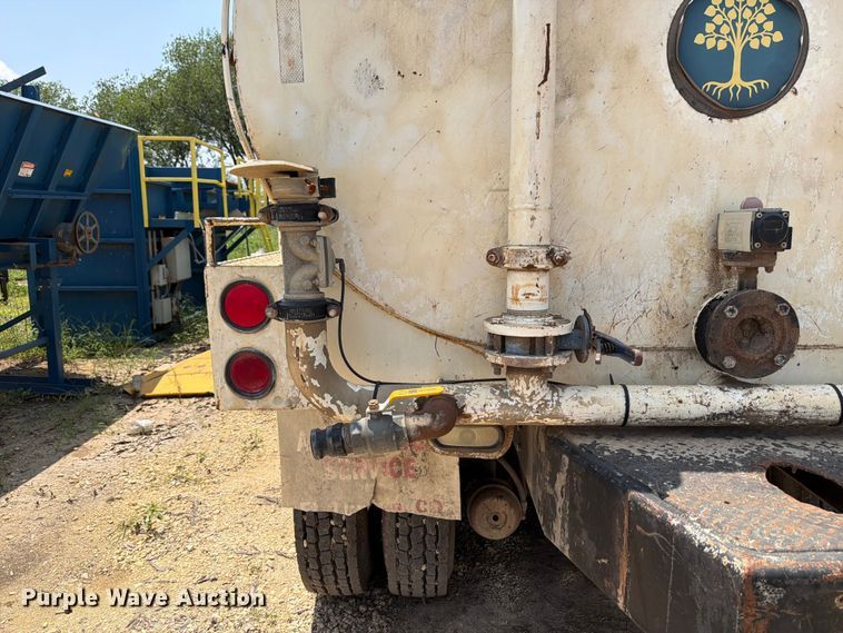image for item ED5307 1986 Freightliner Conventional water truck