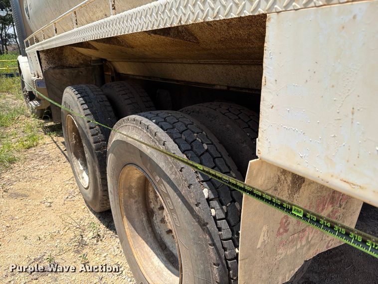 image for item ED5307 1986 Freightliner Conventional water truck