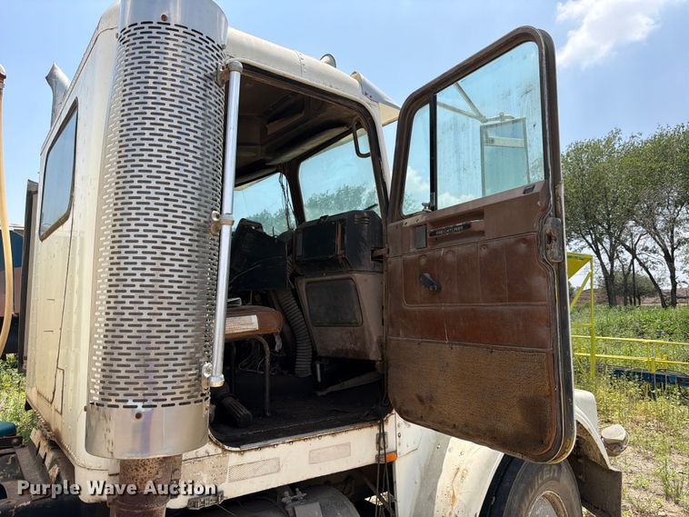 image for item ED5307 1986 Freightliner Conventional water truck