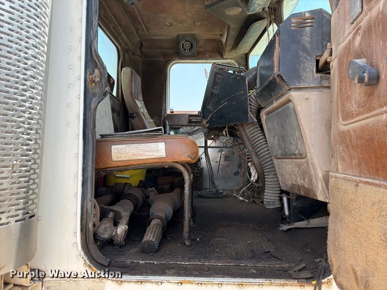 image for item ED5307 1986 Freightliner Conventional water truck