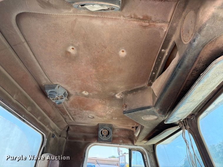 image for item ED5307 1986 Freightliner Conventional water truck